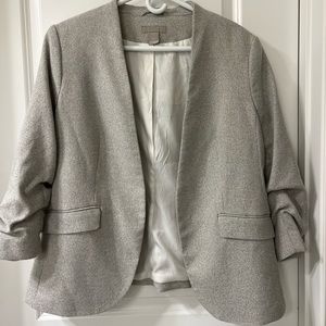 3/4 sleeves structured blazer. Light gray in color size L.